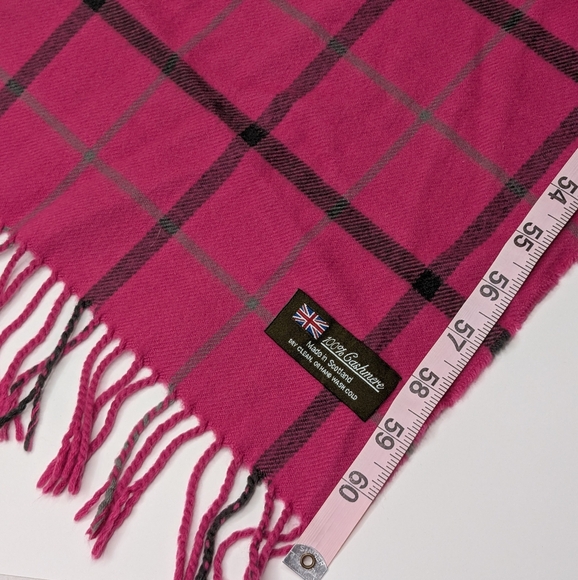 100% Cashmere Plaid Scarf Pink Gray Made in Scotland - Picture 3 of 4